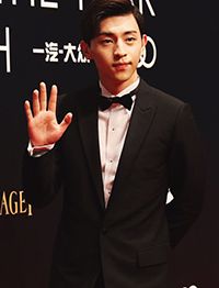 鄧倫的廣告代言與演出經(jīng)紀